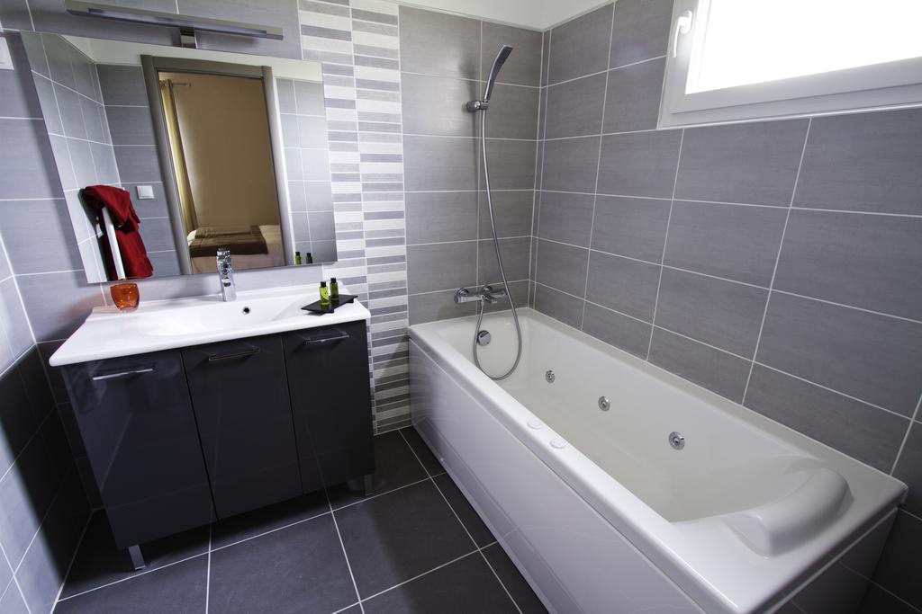 Hotel Les Petits Oreillers Saint-Martin-dʼArdèche Værelse billede